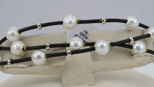 Leather Bracelet with Freshwater Pearls