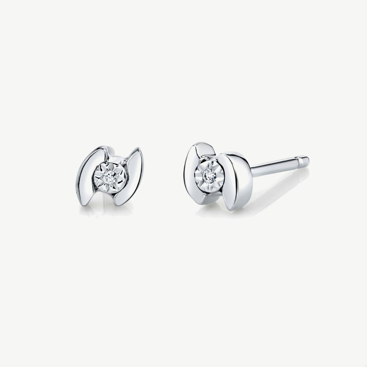 Picture of 14K Gold Bypass Diamond Earrings with Rounded Illusion Head and Prong Set Rounds